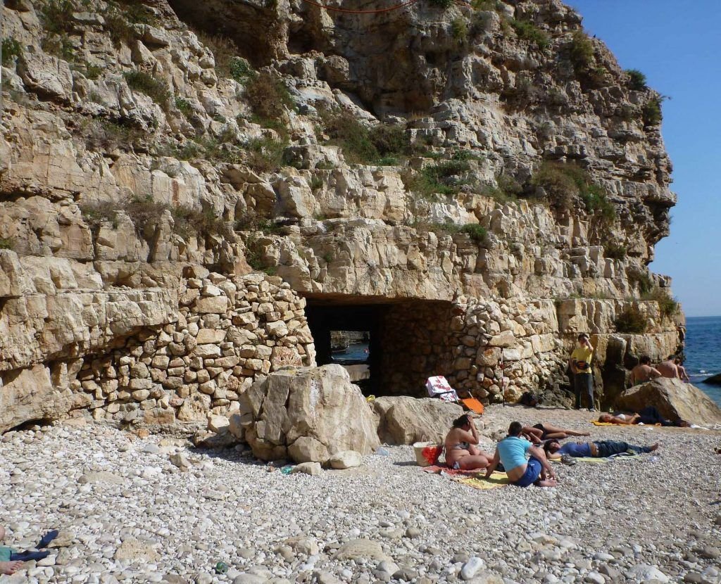 Polignano's caves - Grotta Piana