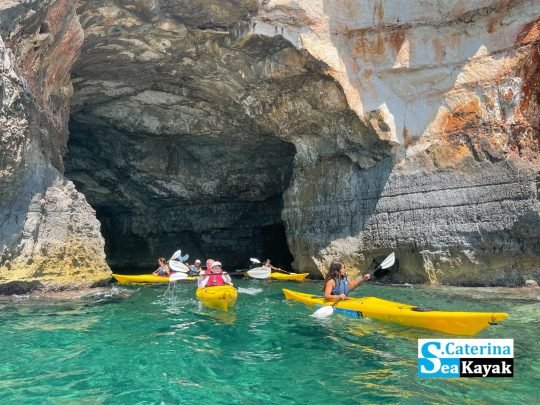 Escursione in kayak a Leuca - Grotta delle Tre Porte